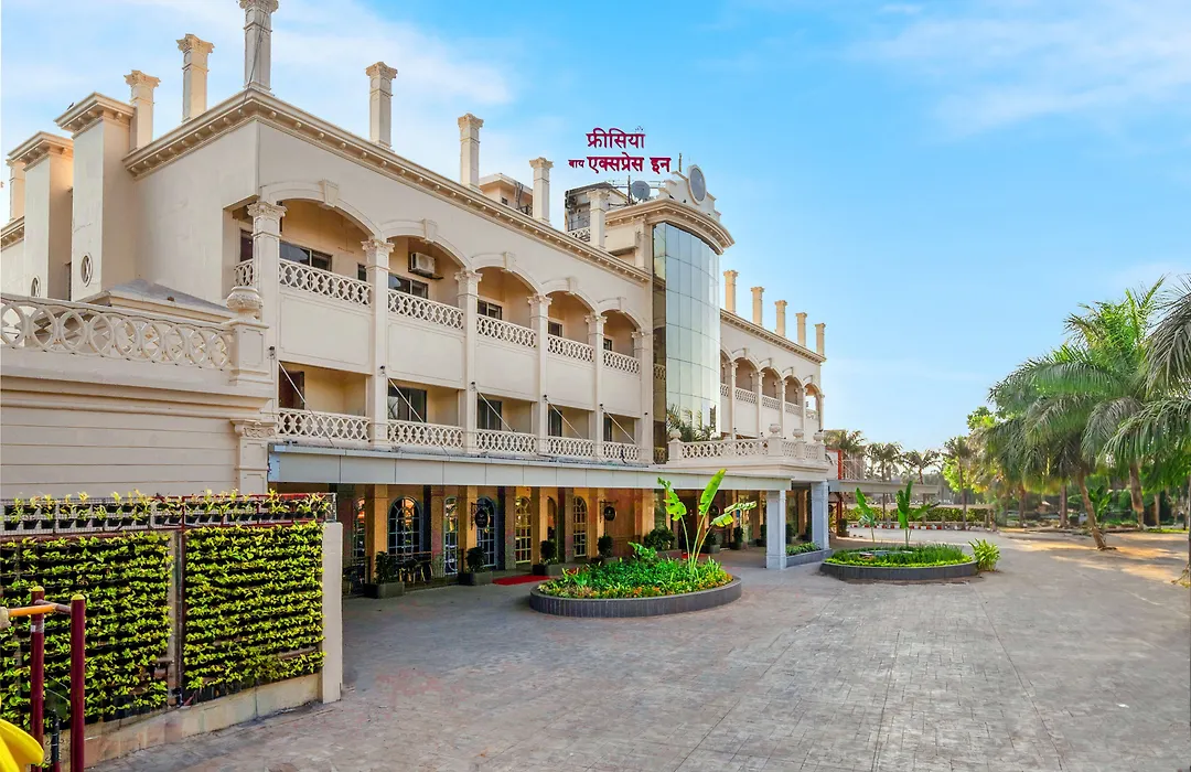 Hotel Express Inn-1