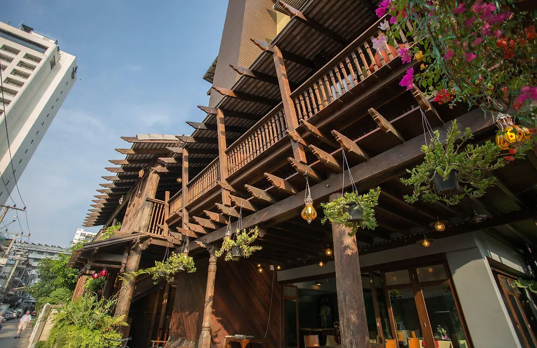 Night Bazaar Inn-1