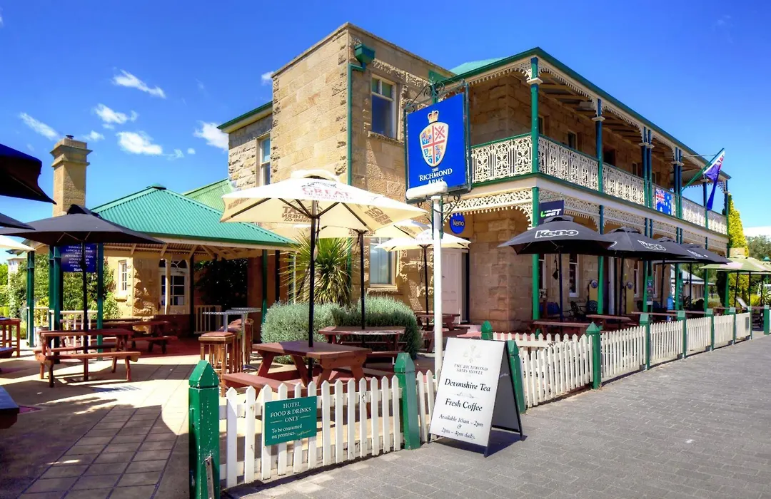 The Richmond Arms Hotel-1