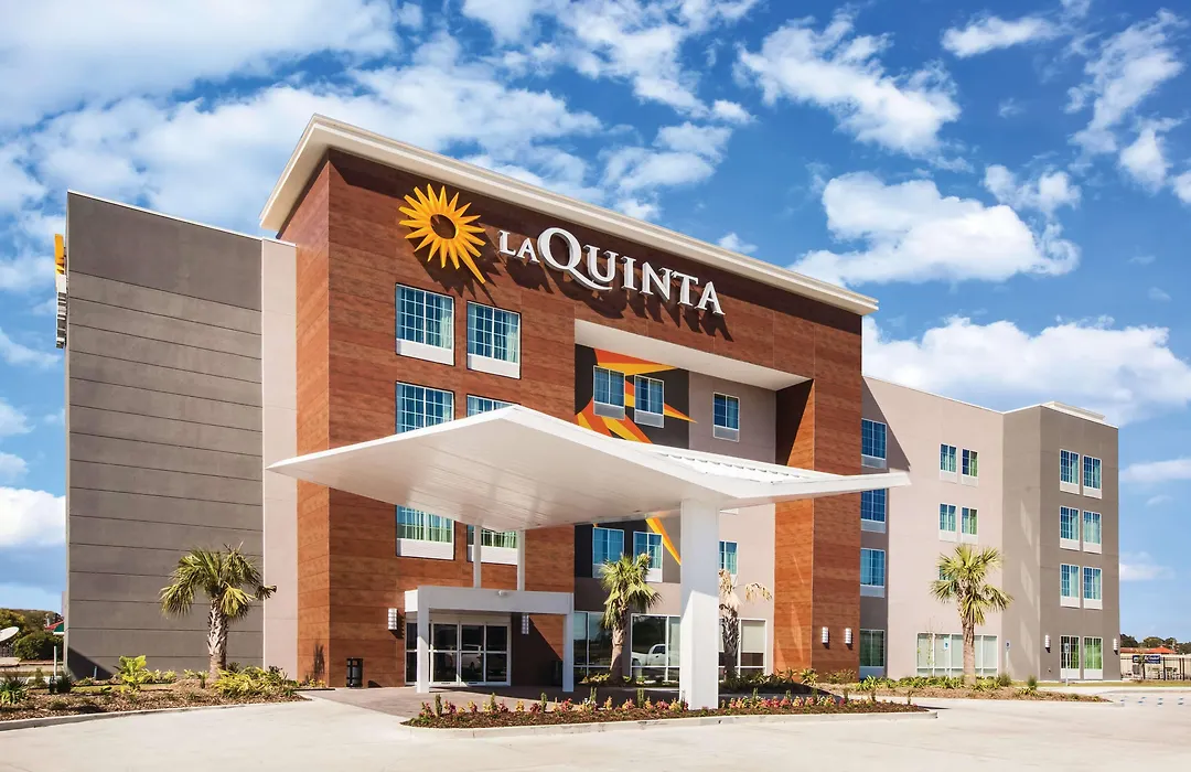 La Quinta Inn & Suites Port Allen La-1
