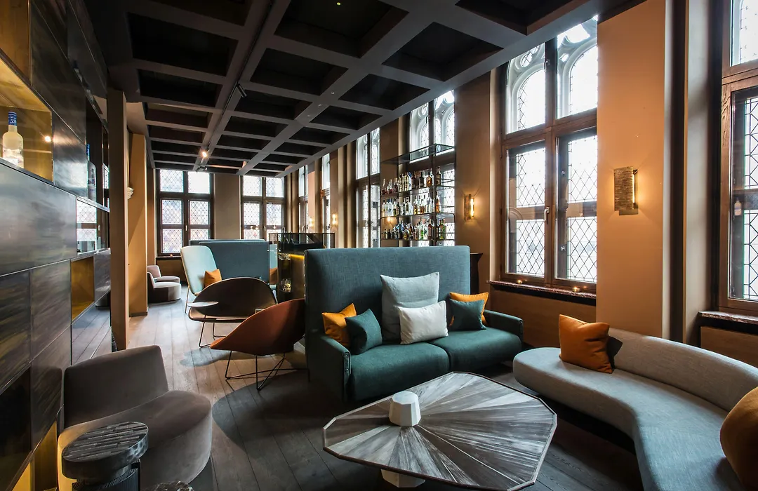 Hotel The Fourth - Tafelrond-1