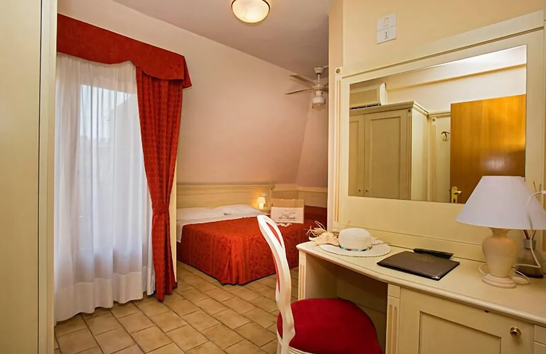 Hotel Lo Squalo-1