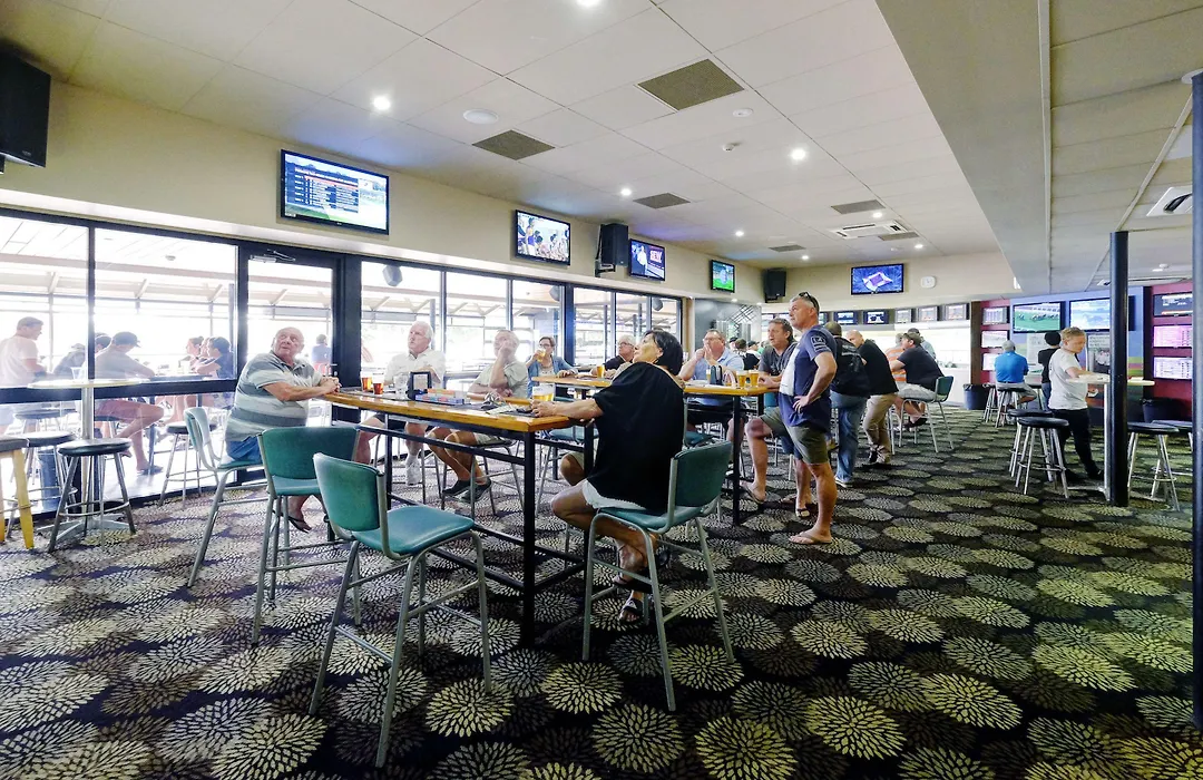 Lakes And Ocean Hotel Forster-1