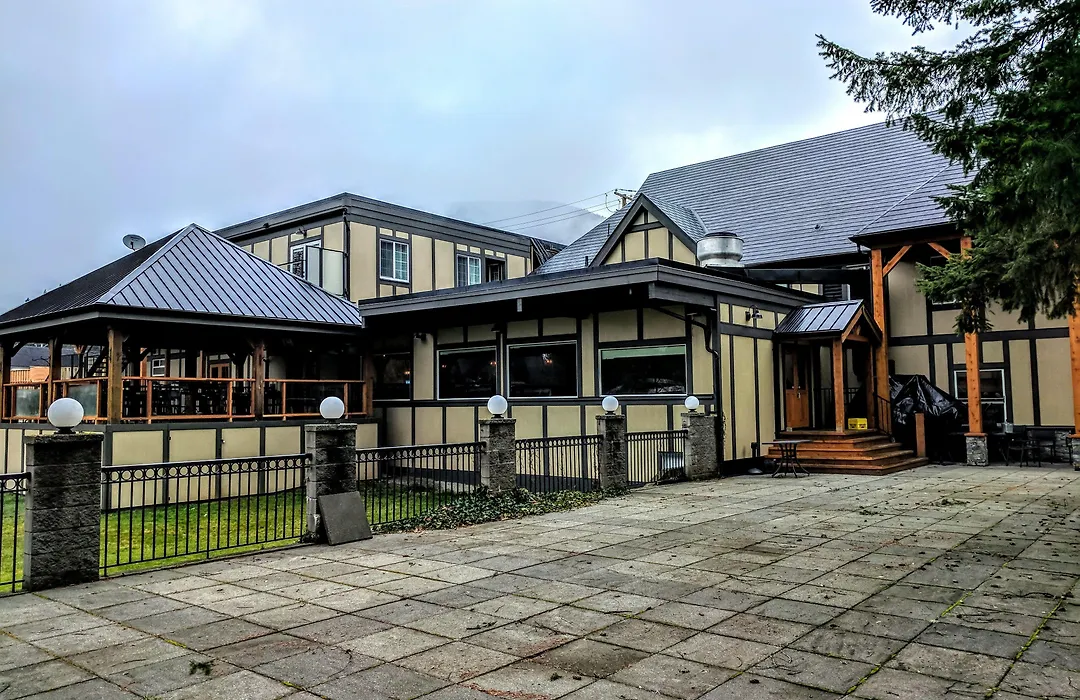 Riverside Inn-1