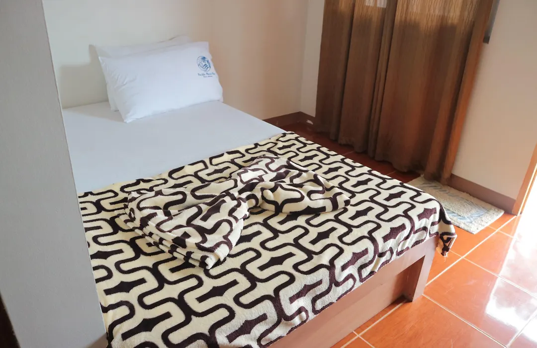 Pacific Waves Inn-1