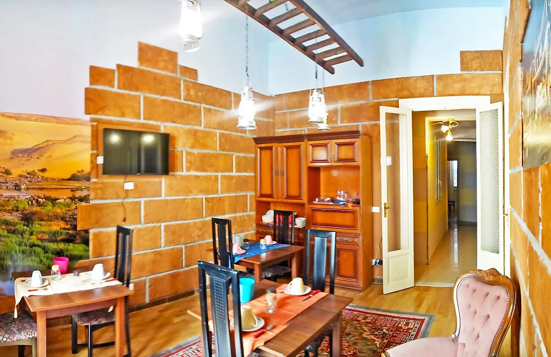 Hollywood Inn Palermo-1