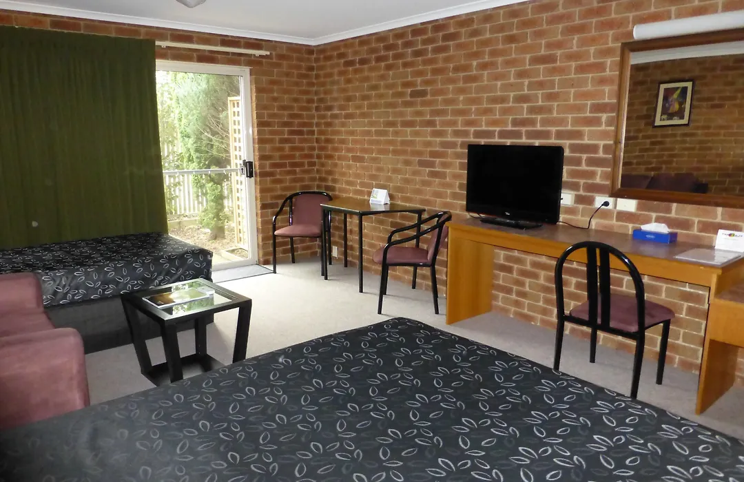 Inverloch Central Motor Inn-1
