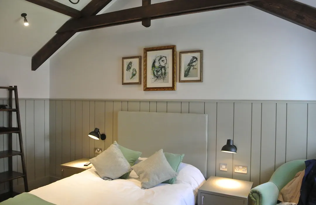 The Crown Pub, Dining & Rooms-1