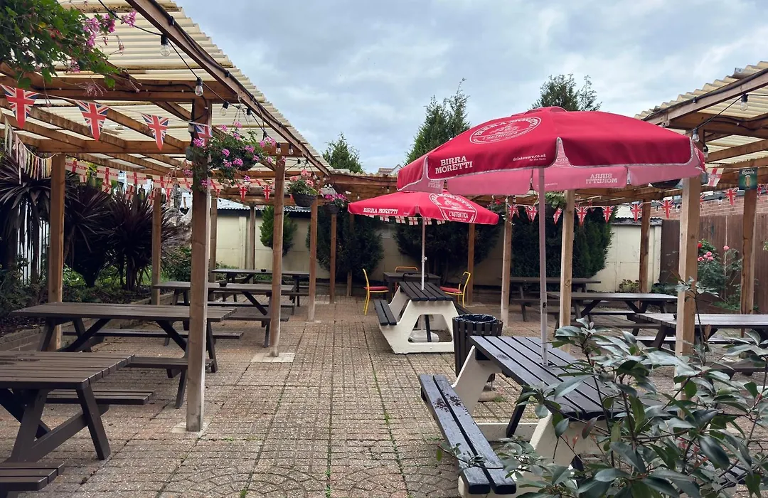 The Eastbrook Pub & Hotel-1