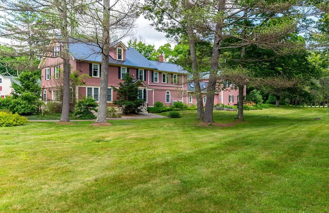 Tuckaway Suites At East Branch-1