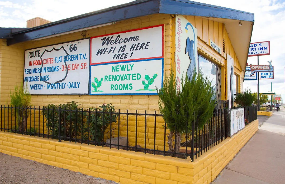 Brad'S Desert Inn-1