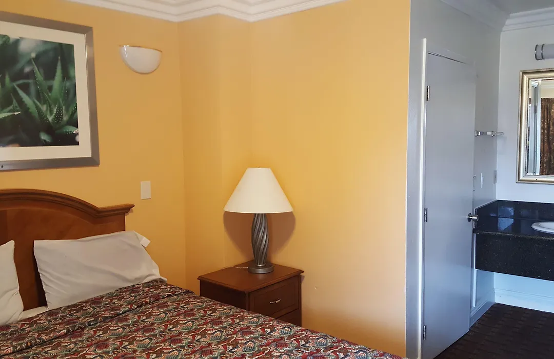 Flamingo Inn Long Beach-1