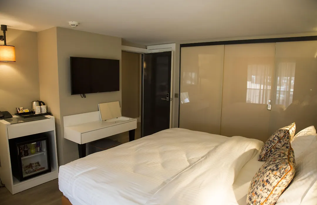Sparkle Hotel-1