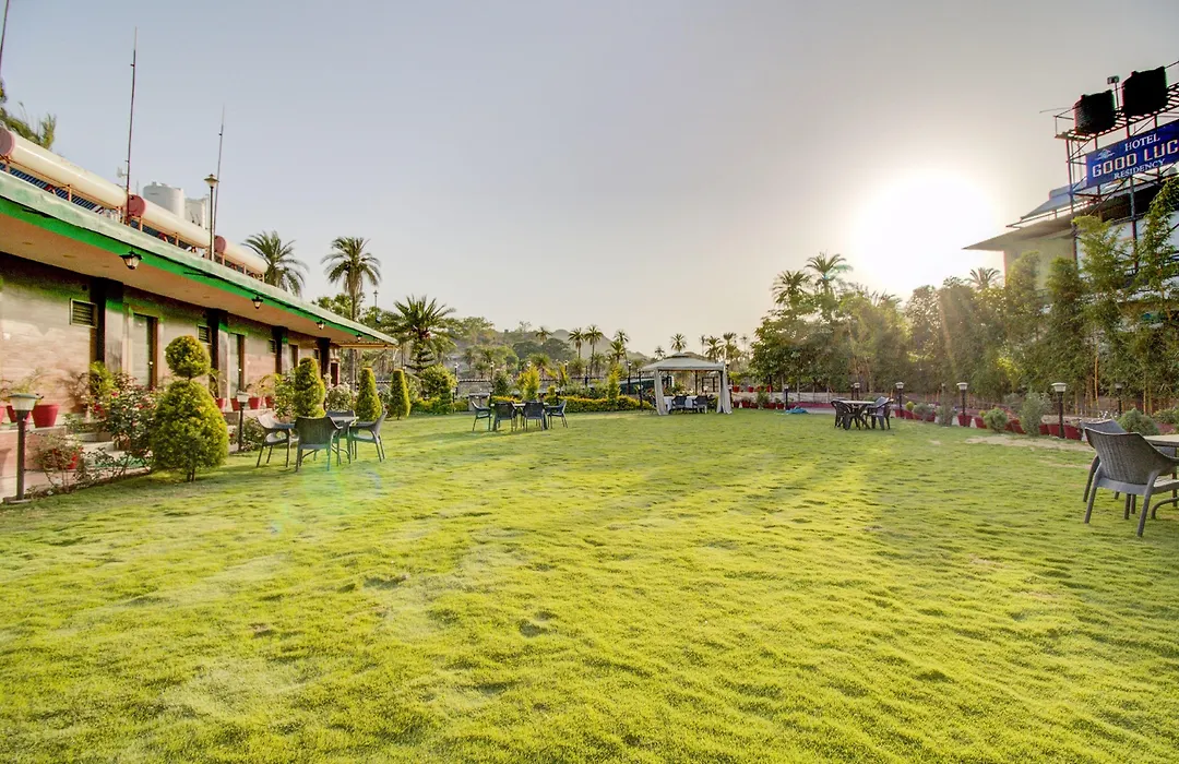 Fabhotel Resort Royal Garden Retreat-1