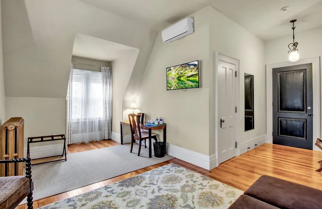 Innbuffalo Off Elmwood-1