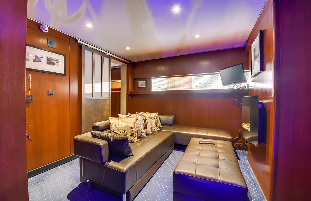 VIP Paris Yacht Hôtel-1
