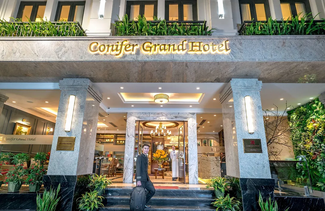 Conifer Grand Hotel-1