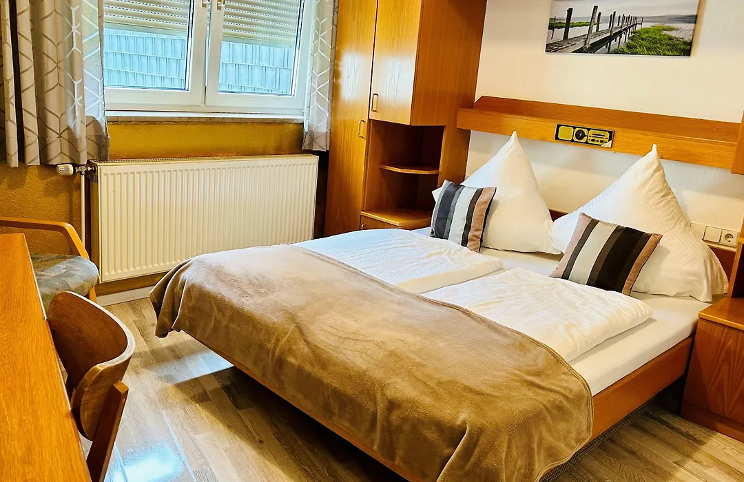 Adler Hotel Garni-1