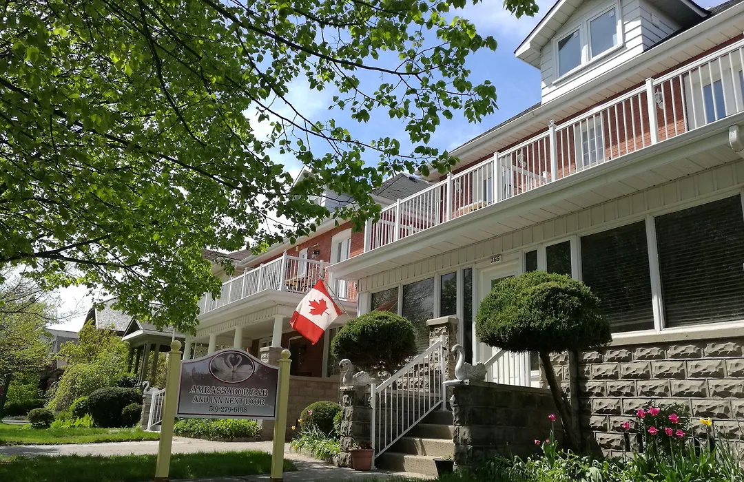 Ambassador'S Inn Next Door-1