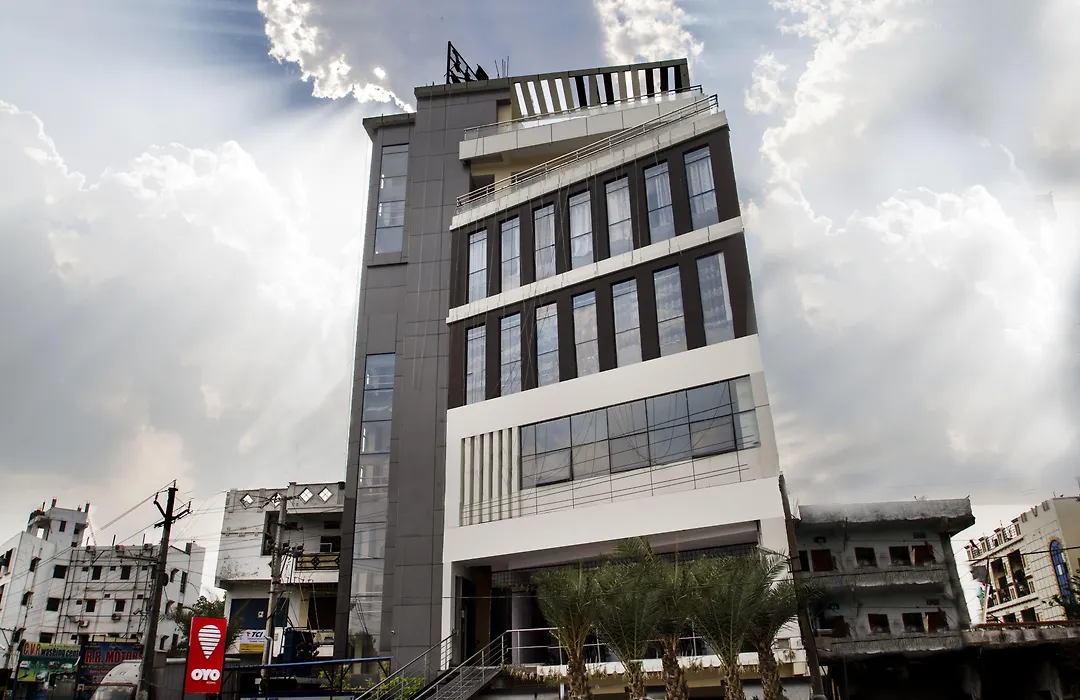 Oyo 7627 Royal Plaza-1