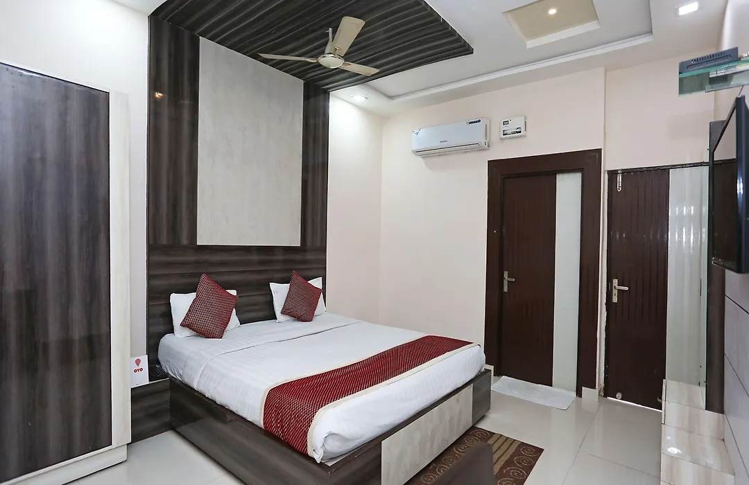 Oyo 3202 Hotel Gayatri Residency-1
