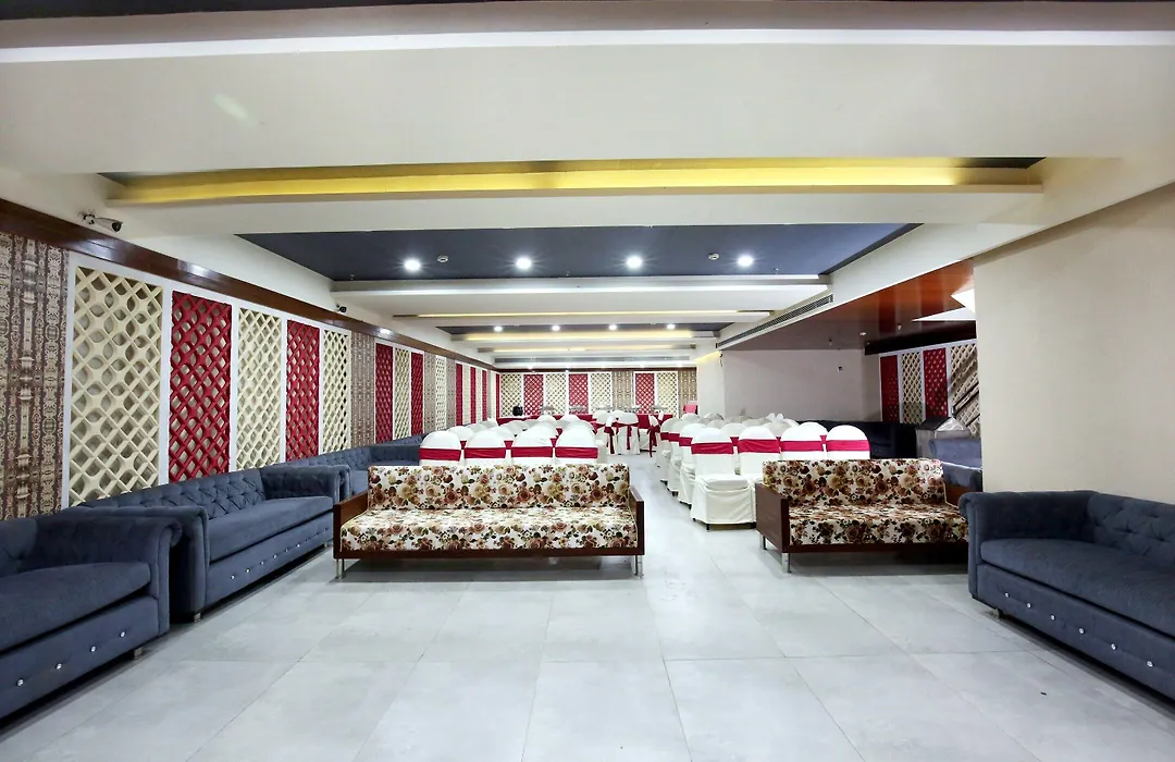 Oyo Hotel Crossroads-1
