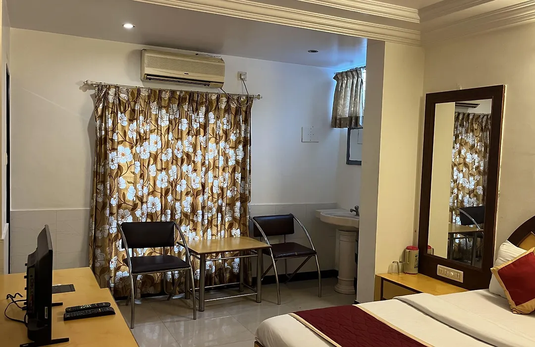 Oyo Hotel Ganga Sagar Near Sri Someshwara Swami Temple-1