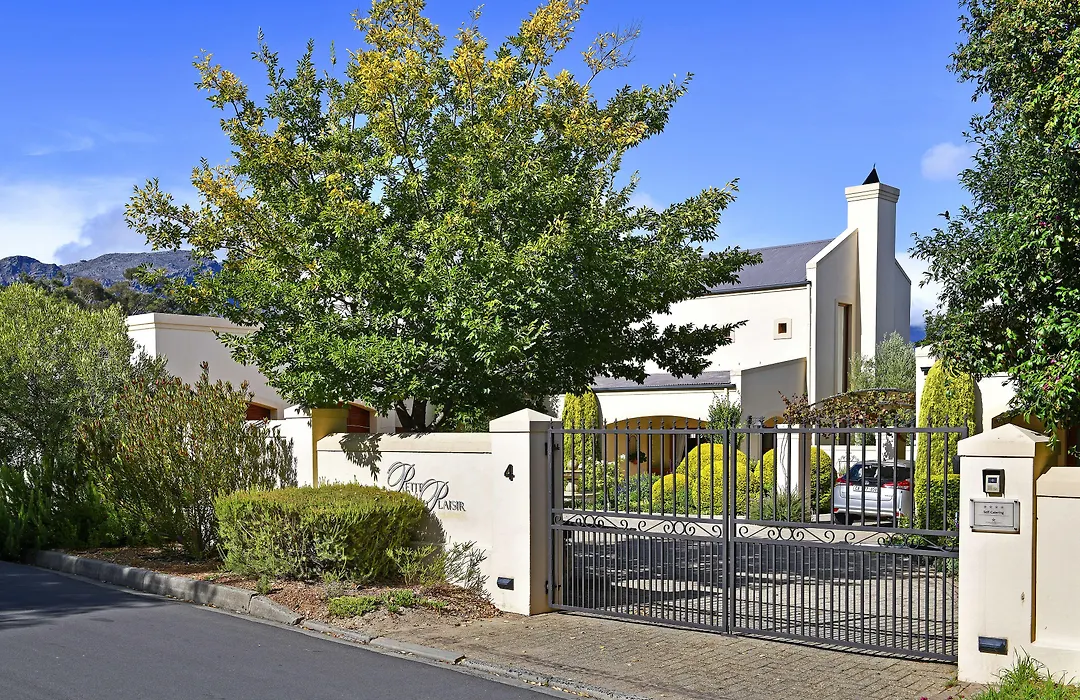 Petit Plaisir Cottage-1