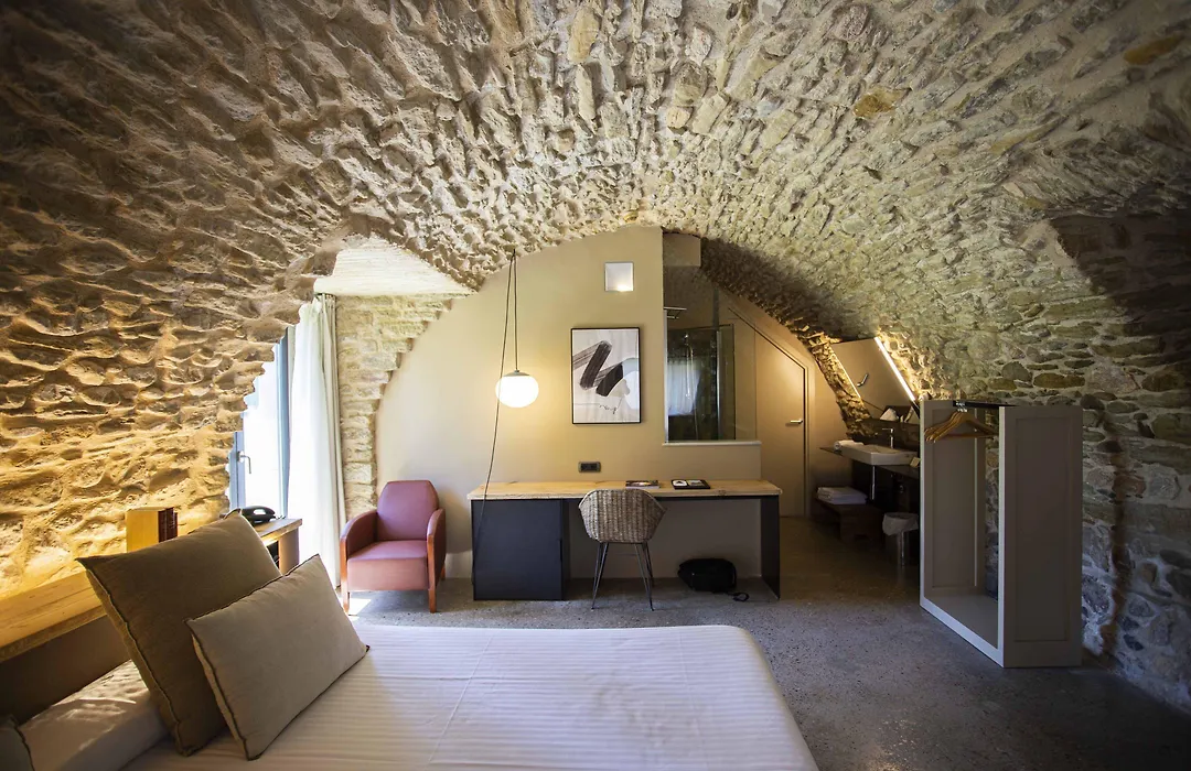 Arcs De Monells - Adults Only-1