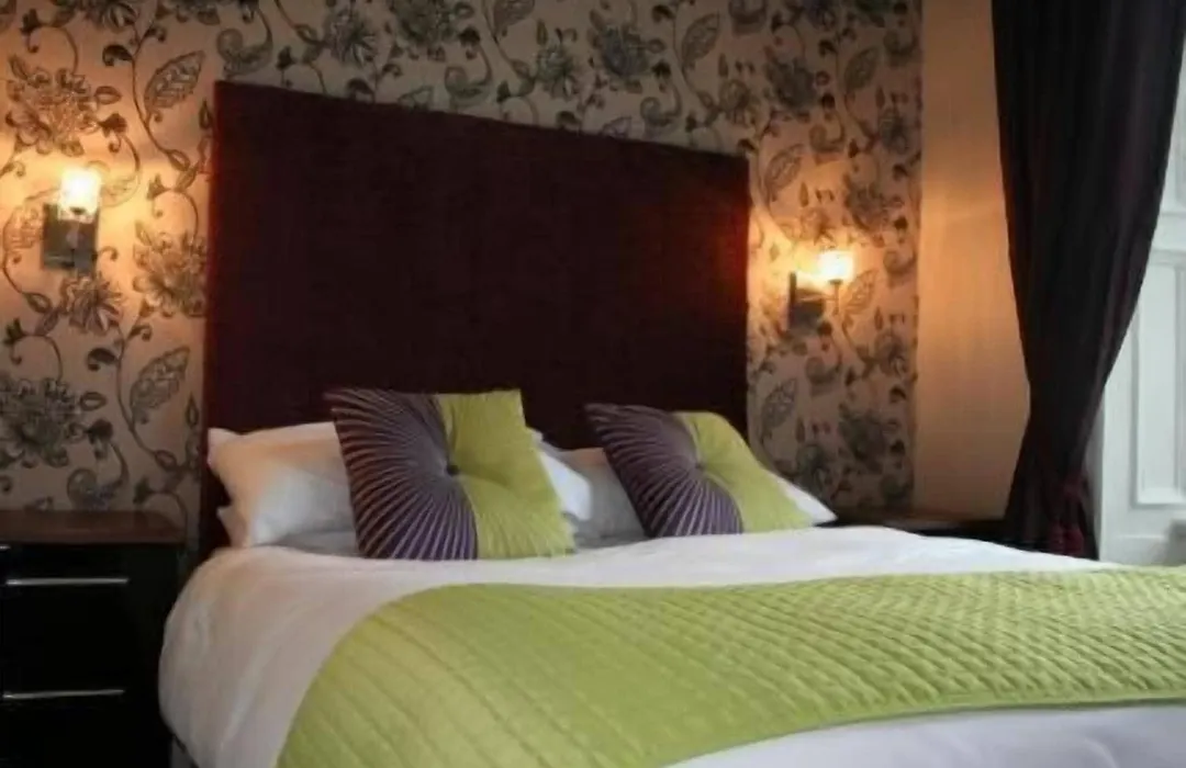 Royal Hotel-1