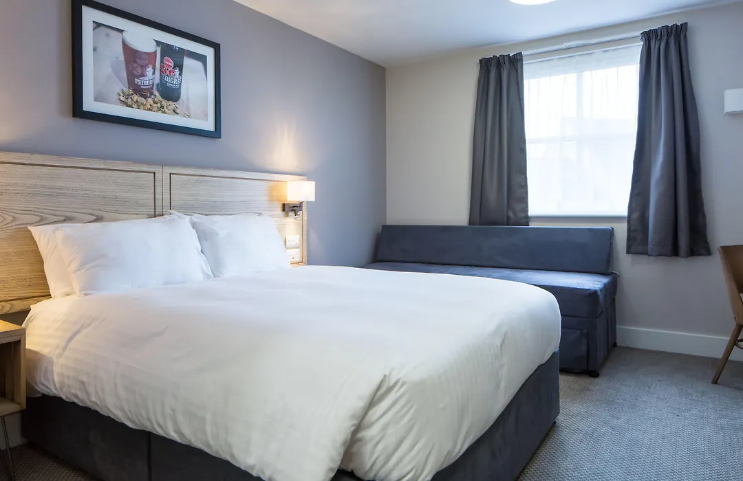 The Raven'S Cliff Lodge By Marston'S Inns-1