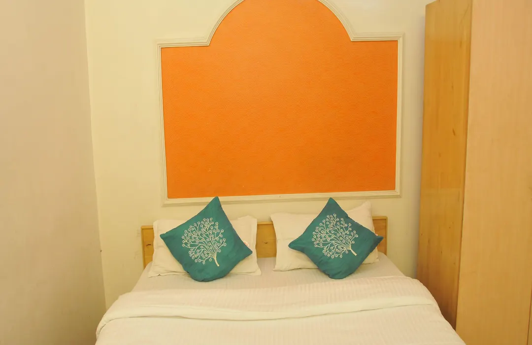 Oyo 3061 Hotel De Pintu-1
