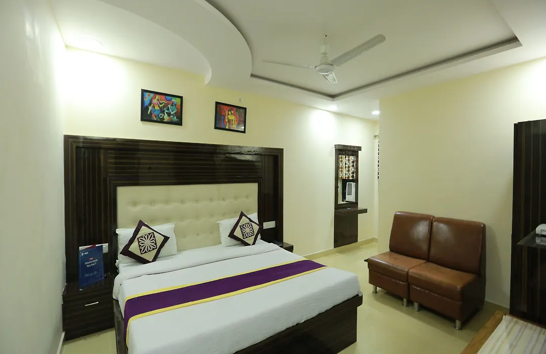Oyo 8883 Hotel Comfort Zone-1