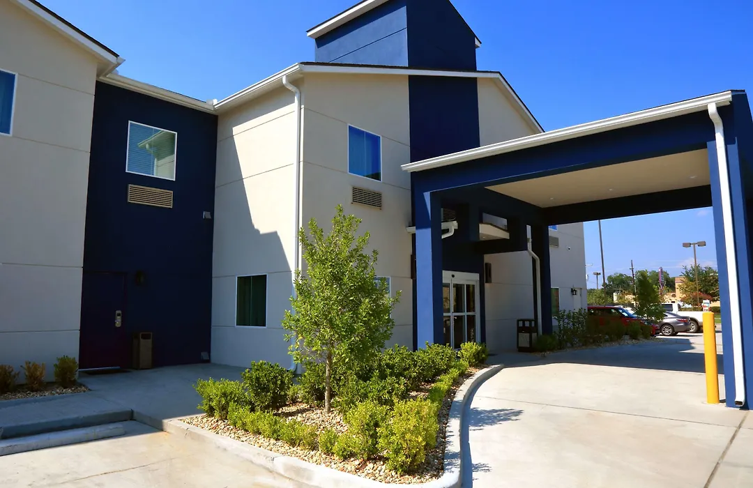 Americas Best Value Inn & Suites-Prairieville-1