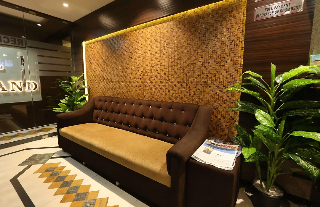 Hotel Happyland-1