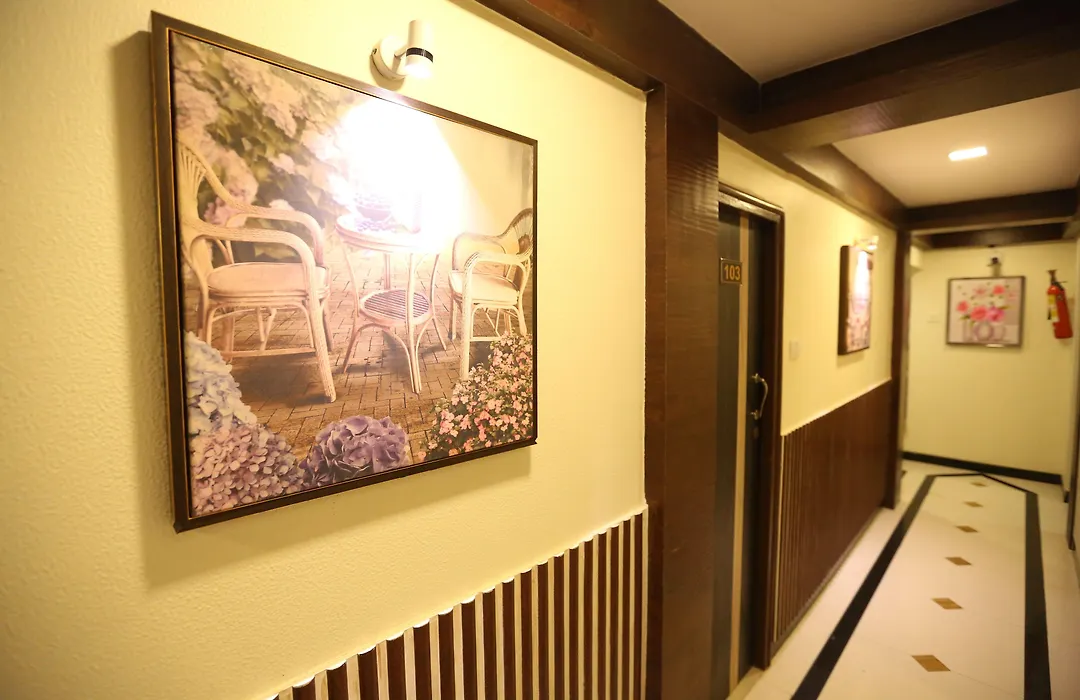 Hotel Happyland-1