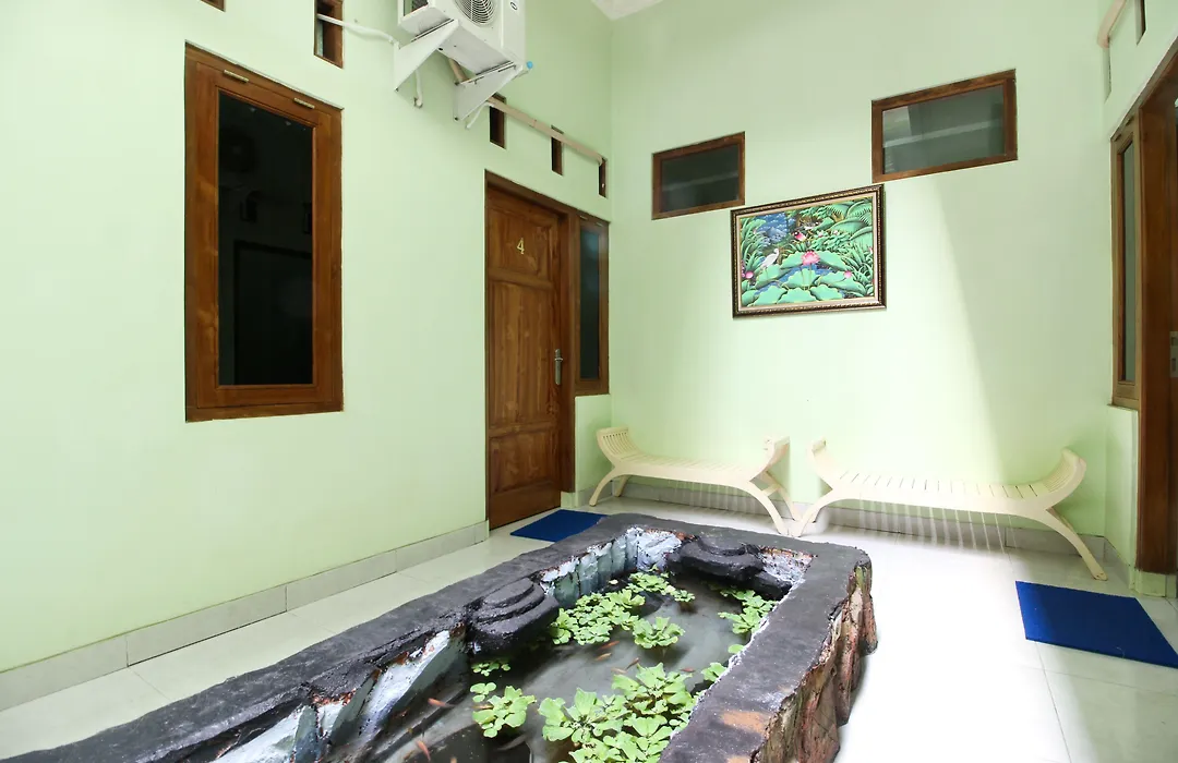 Reddoorz Plus Near Taman Sari-1