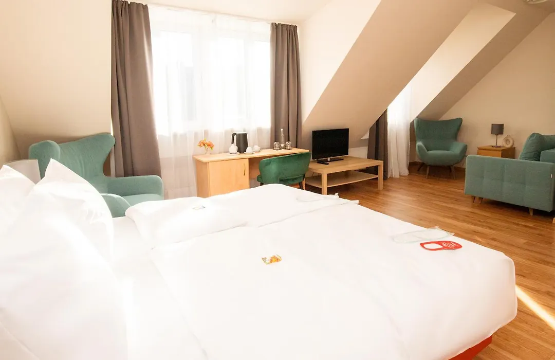 Hotel Deutsches Theater Landwehrstrasse-1