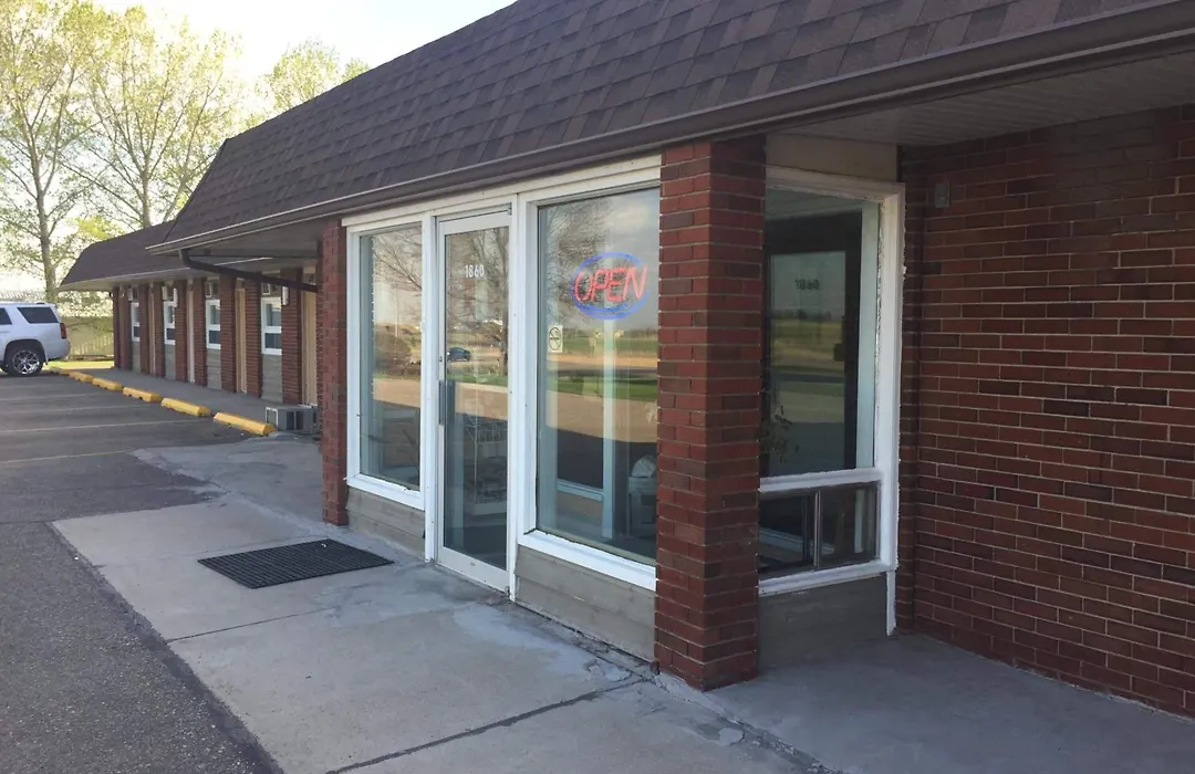 Midway Motel-1