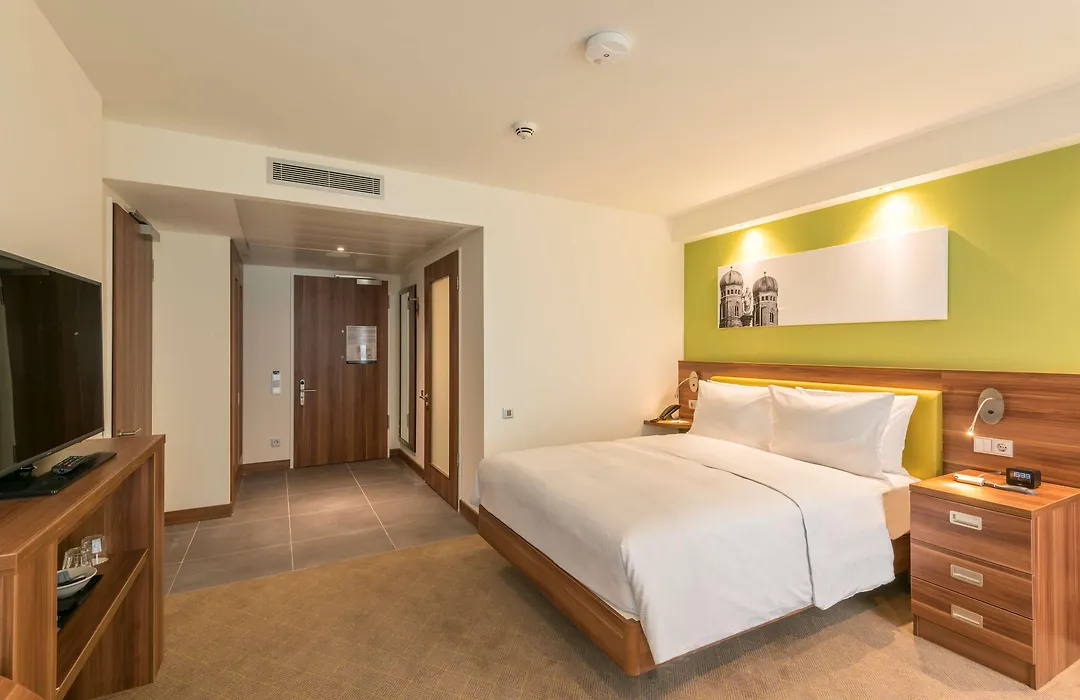 Hampton By Hilton Munich City West-1