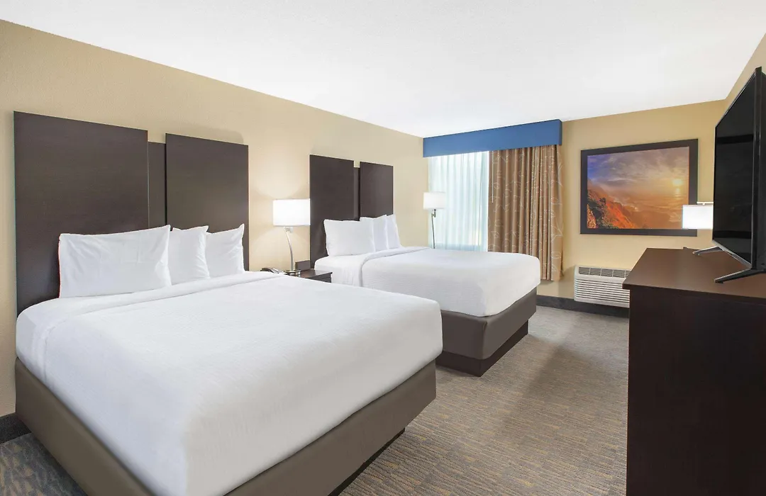 Days Inn & Suites By Wyndham Grand Rapids Near Downtown-1
