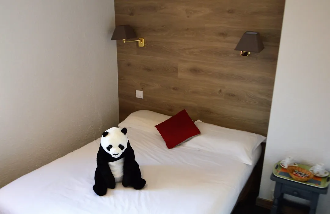 Hotel Panda-1