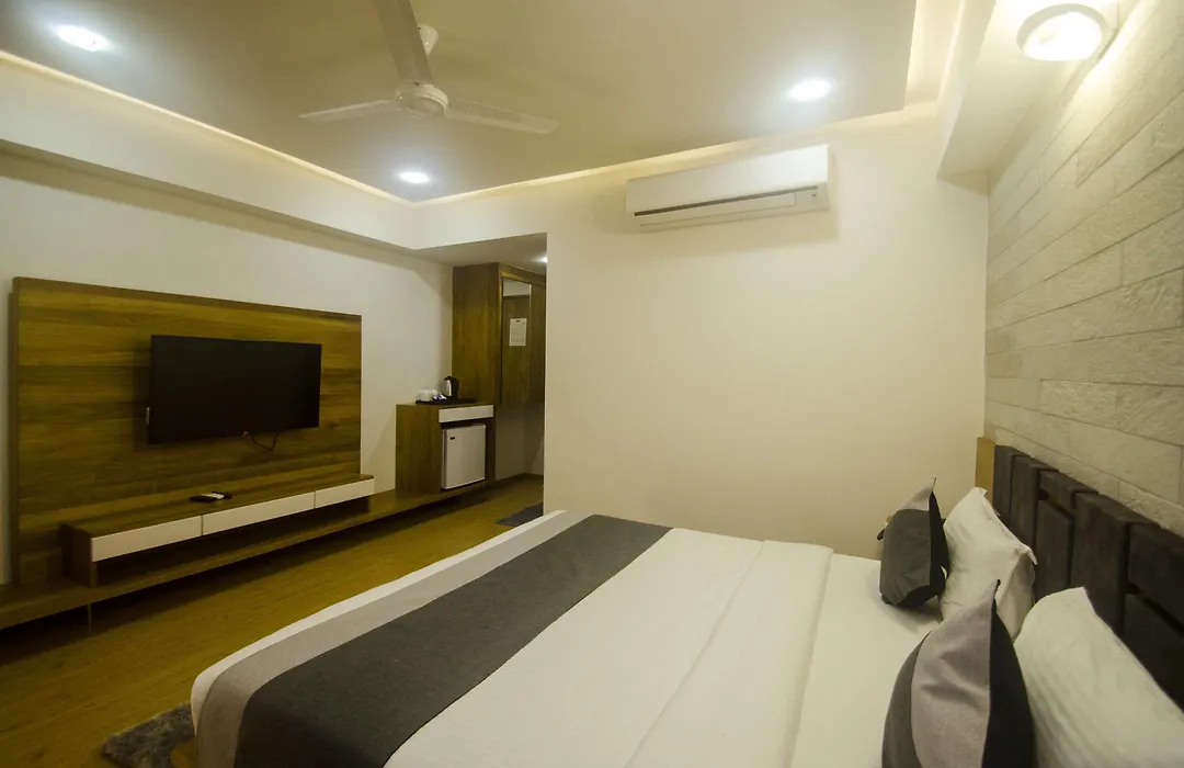 Hotel Grand Elegance-1
