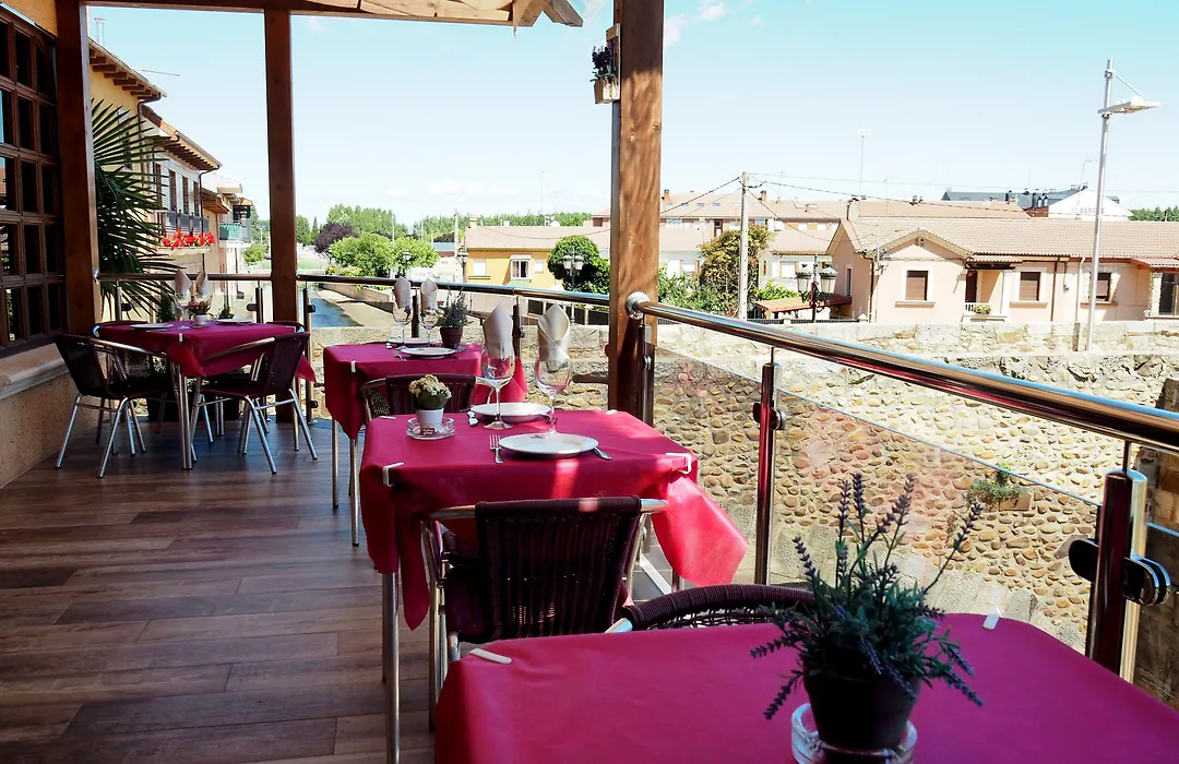 Hostal Don Suero De Quinones-1