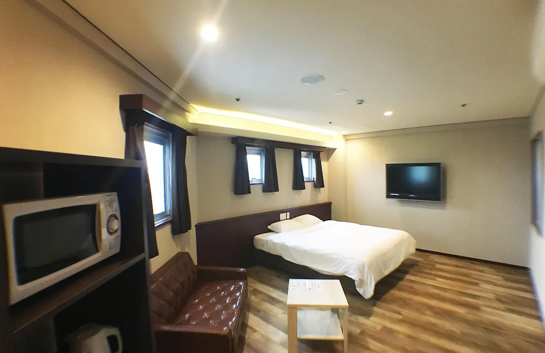 Rycom Crystal Hotel-1