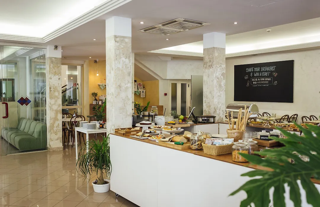 Hotel Montecarlo-1