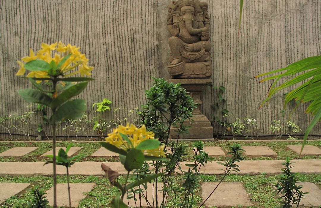 Yoki'S Bungalows-1