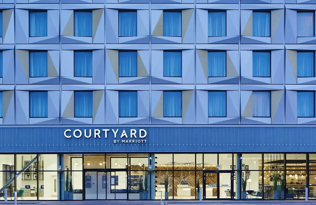 Courtyard By Marriott Luton Airport-1