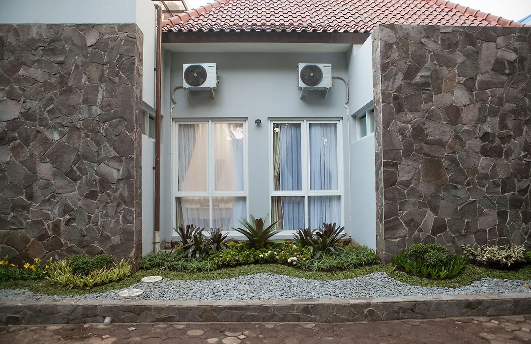 Reddoorz Plus Near Pasundan University-1
