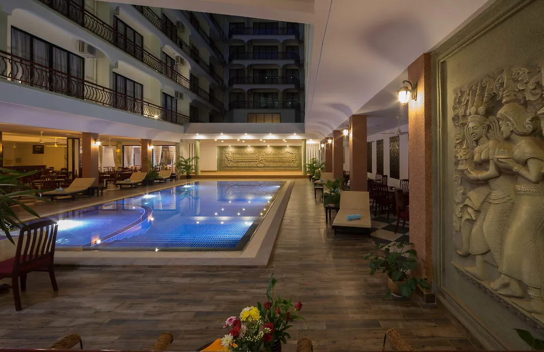 Smiling Deluxe Hotel-1